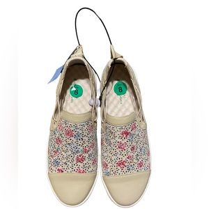 NWT Jambu Erin Women’s Tan/Beige Slip on Shoes Size 8